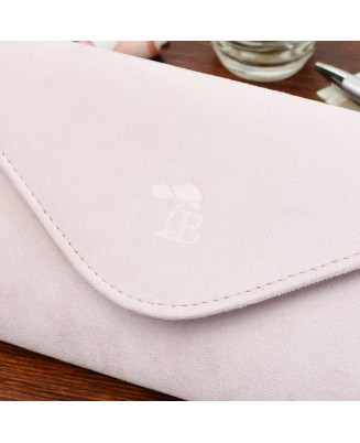 Pudrowo-różowa kopertówka na pasku, mała torebka kopertówka, elegancka kopertówka skórzana Beltimore W19