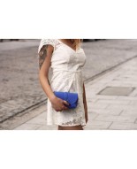 Niebieska w kwiaty kopertówka, mała torebka wizytowa na łańcuszku, elegancka torebka damska włoska Vera Pelle P45