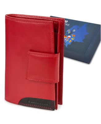 Czerwony skórzany portfel...