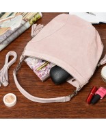 Pudrowo-różowa torebka worek, skórzana torba damska, włoska torebka L81